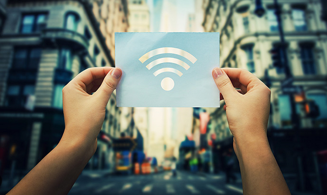 Por qué debes apagar el WiFi del móvil cuando sales de casa