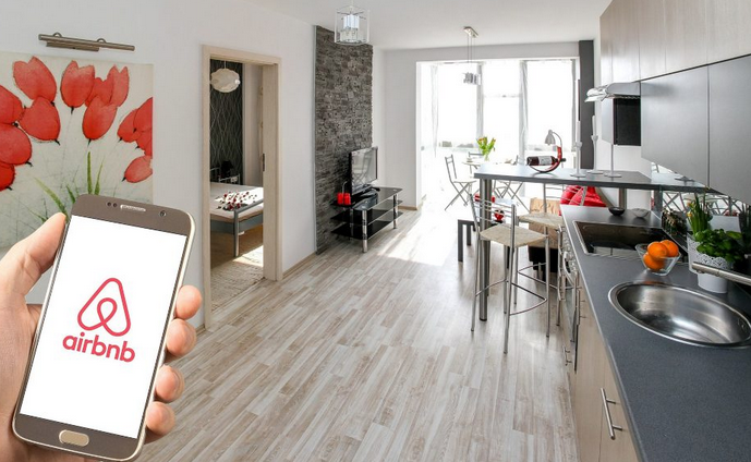 Los trucos para detectar cámaras ocultas en tu Airbnb estas vacaciones