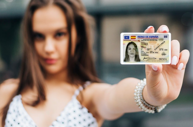 Multas de hasta 100,000 euros por fotografiar o imprimir el DNI: así puedes evitarlas